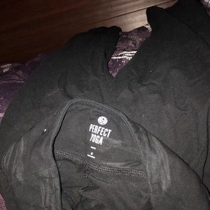 PLAIN BLACK YOGA LEGGINGS